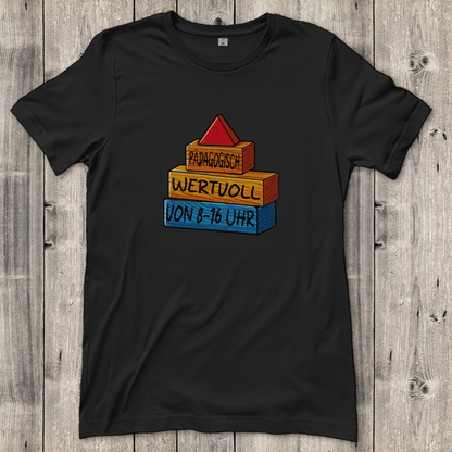 Damen T-Shirt  Pädagogisch wertvoll von 8-16Uhr