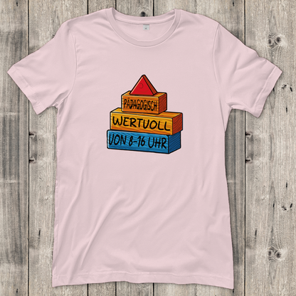 Damen T-Shirt  Pädagogisch wertvoll von 8-16Uhr