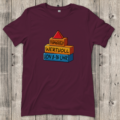 Damen T-Shirt  Pädagogisch wertvoll von 8-16Uhr