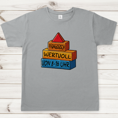 Herren T-Shirt Pädagogisch wertvoll von 8-16Uhr