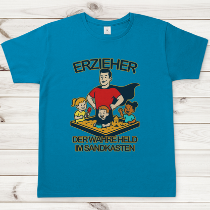 Herren T-Shirt Erzieher - Der wahre Held im Sandkasten