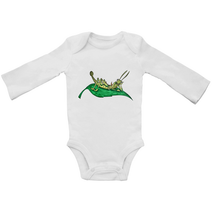 Baby Bio Bodysuite Langarm Krabbelcrew Dornschrecke Kasimir liegt auf einem Blatt
