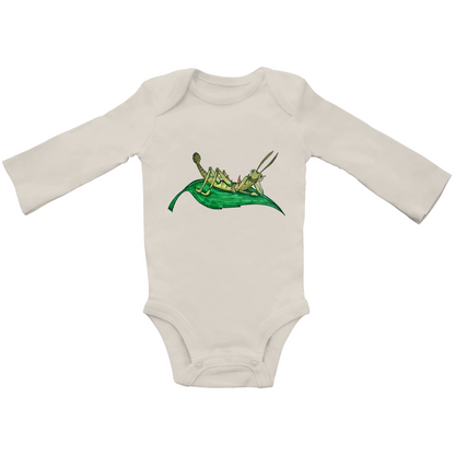 Baby Bio Bodysuite Langarm Krabbelcrew Dornschrecke Kasimir liegt auf einem Blatt